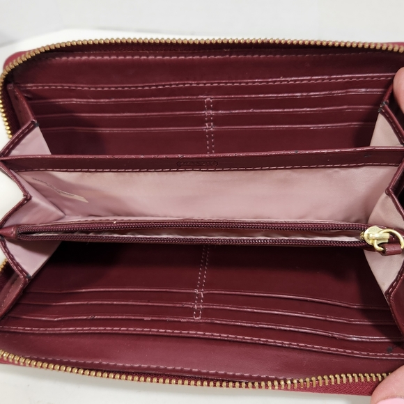 Coach red pantent leather zip around full size wallet - Picture 3 of 13